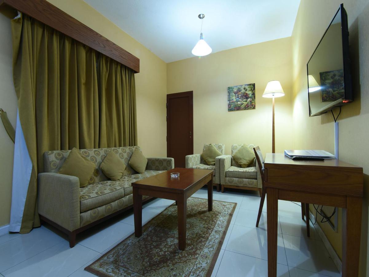 Oyo 274 California Suites Fuyaira Exterior foto