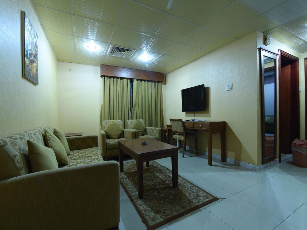 Oyo 274 California Suites Fuyaira Exterior foto