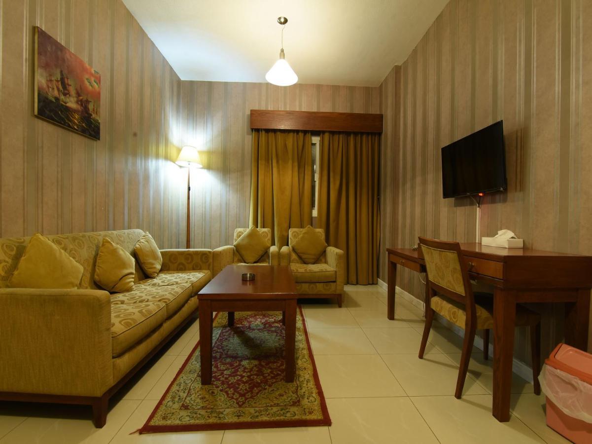 Oyo 274 California Suites Fuyaira Exterior foto